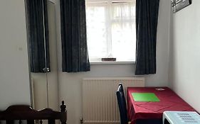 Comfortable Single Bedroom With Free On Site Parking Max Car Length 5 Metres